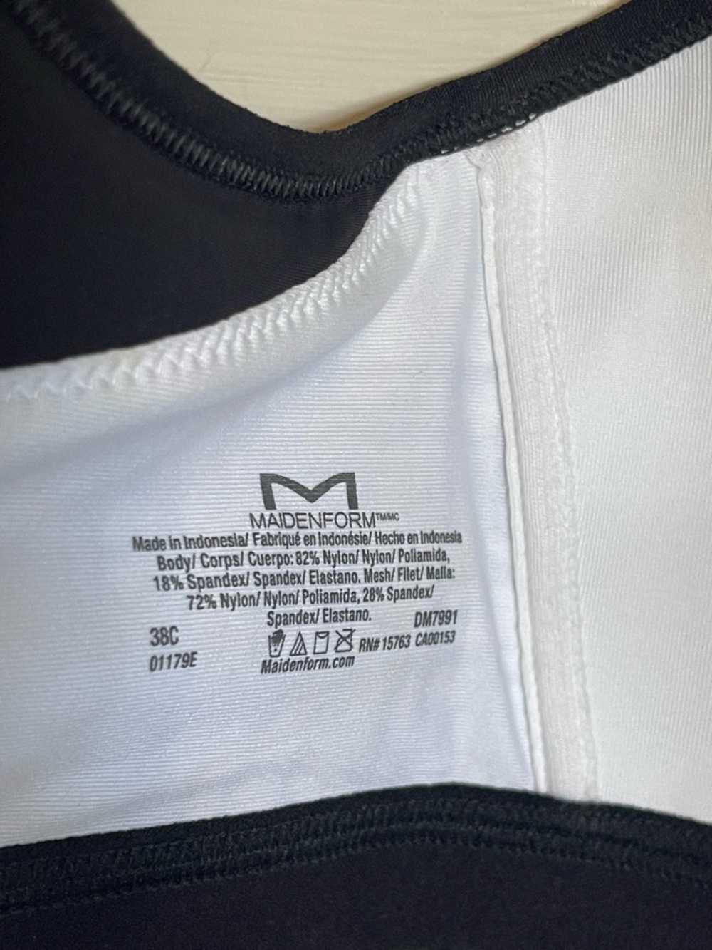 Maidenform Black and White Front-Zip Racerback Sports Bra - Picture 4 of 4